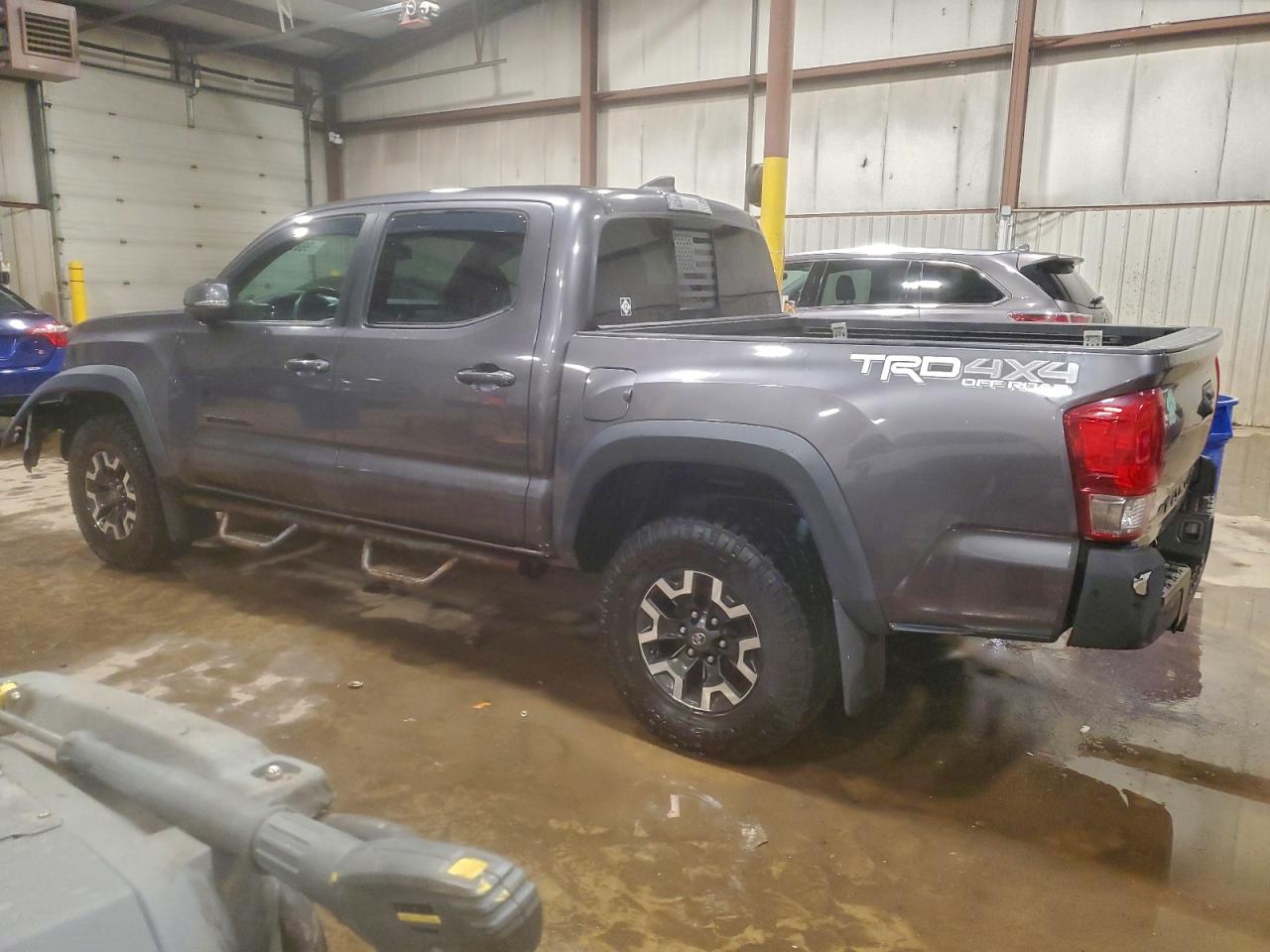 2017 TOYOTA TACOMA DOUBLE CAB photo 3