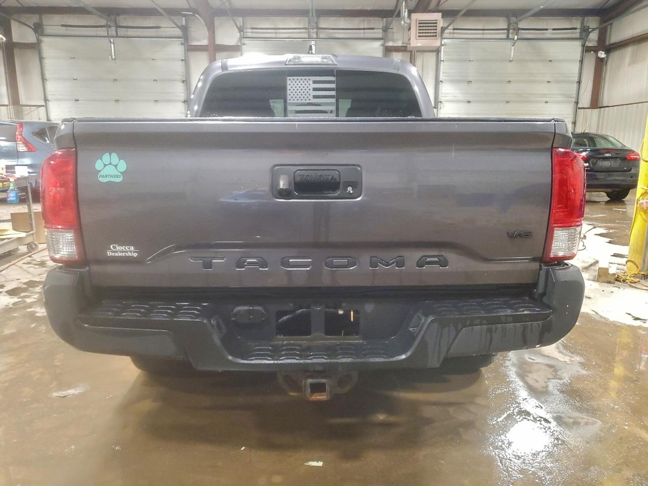 2017 TOYOTA TACOMA DOUBLE CAB photo 11