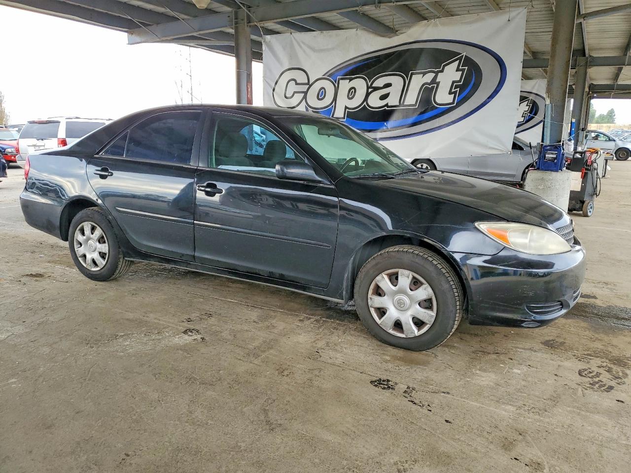 2004 TOYOTA CAMRY LE photo 4