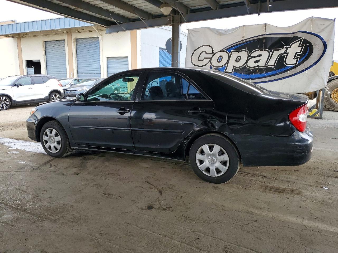 2004 TOYOTA CAMRY LE photo 2