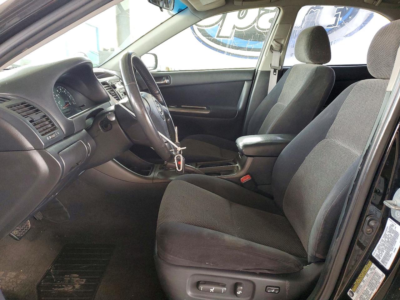 2004 TOYOTA CAMRY LE photo 7