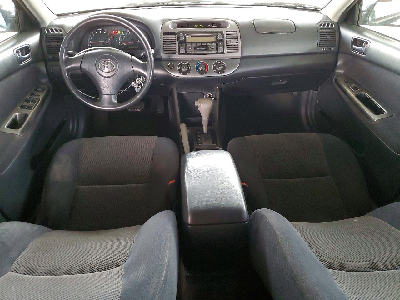 2004 TOYOTA CAMRY LE photo 8