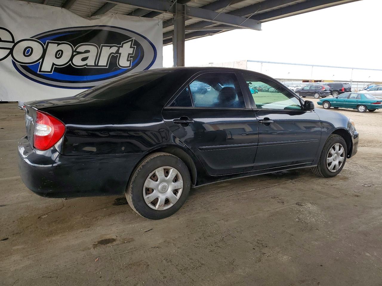 2004 TOYOTA CAMRY LE photo 3