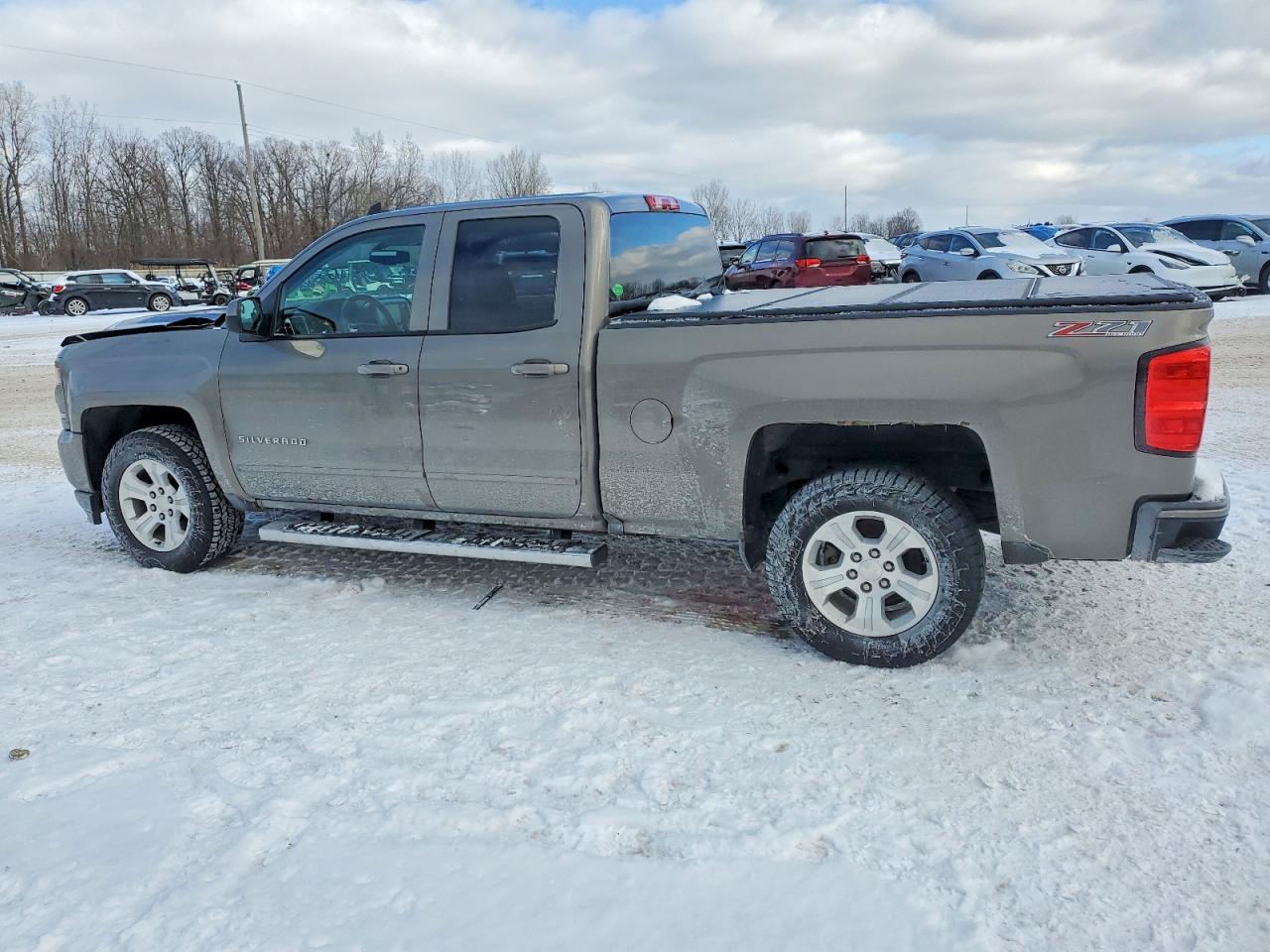 2017 CHEVROLET SILVERADO K1500 LT photo 2