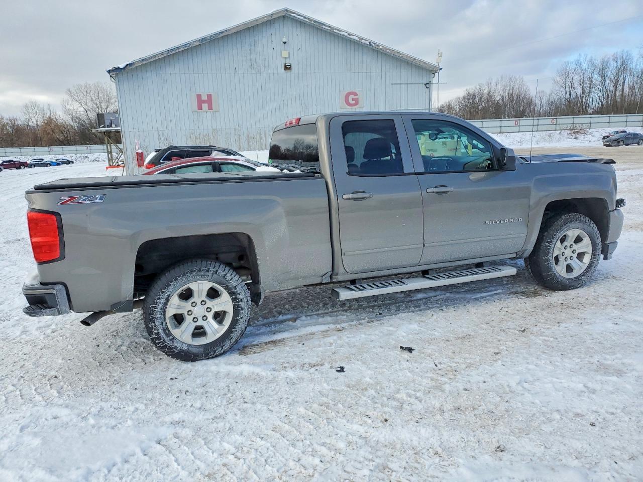 2017 CHEVROLET SILVERADO K1500 LT photo 3