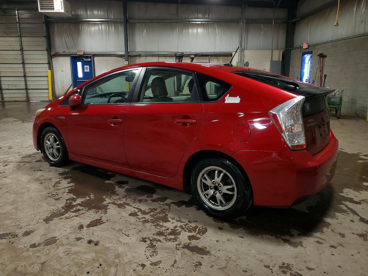 2010 TOYOTA PRIUS photo 2