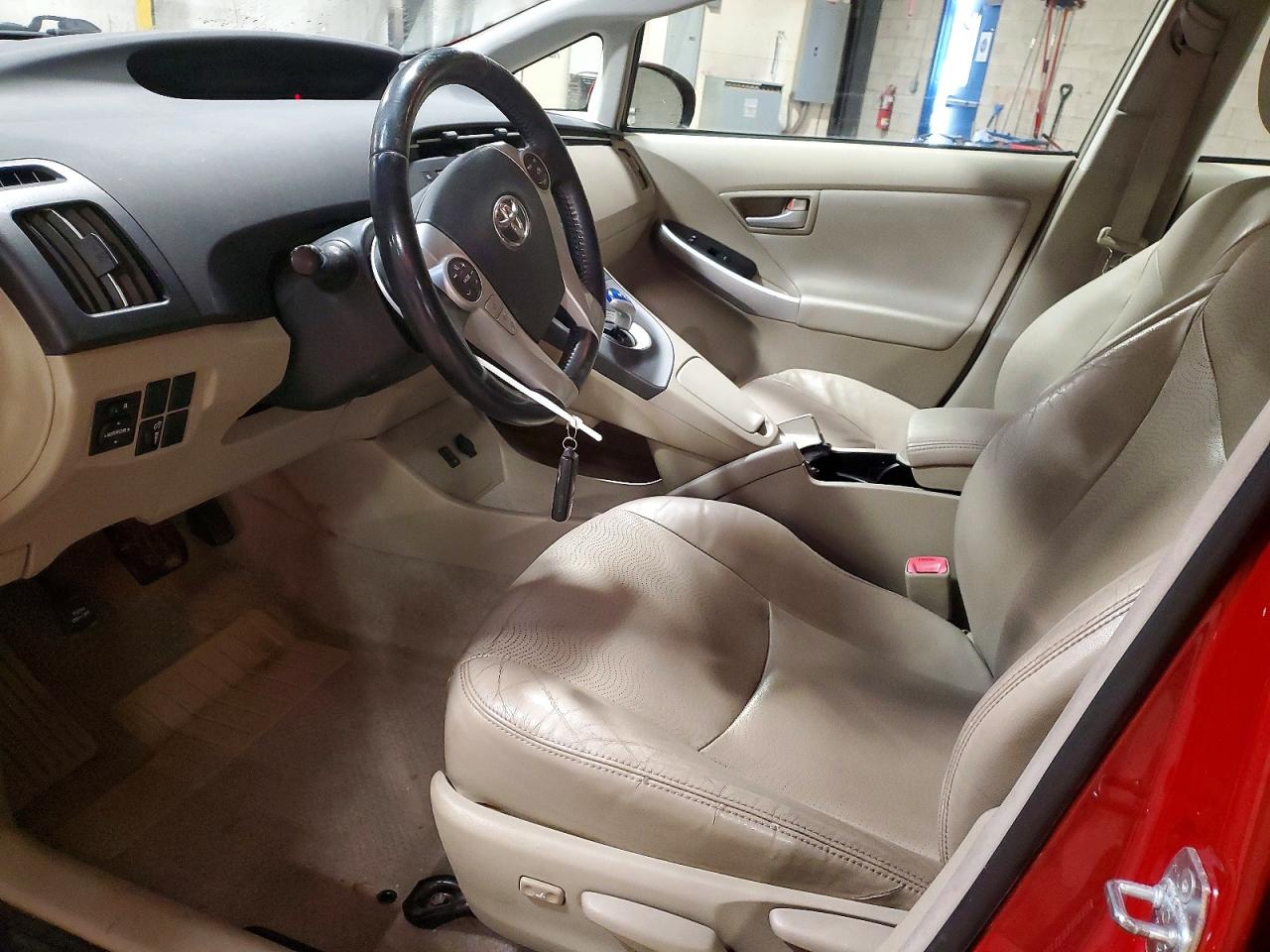 2010 TOYOTA PRIUS photo 7