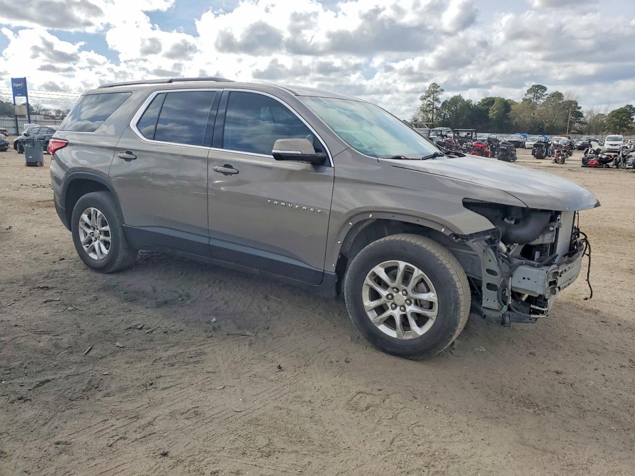 2019 CHEVROLET TRAVERSE LT photo 4