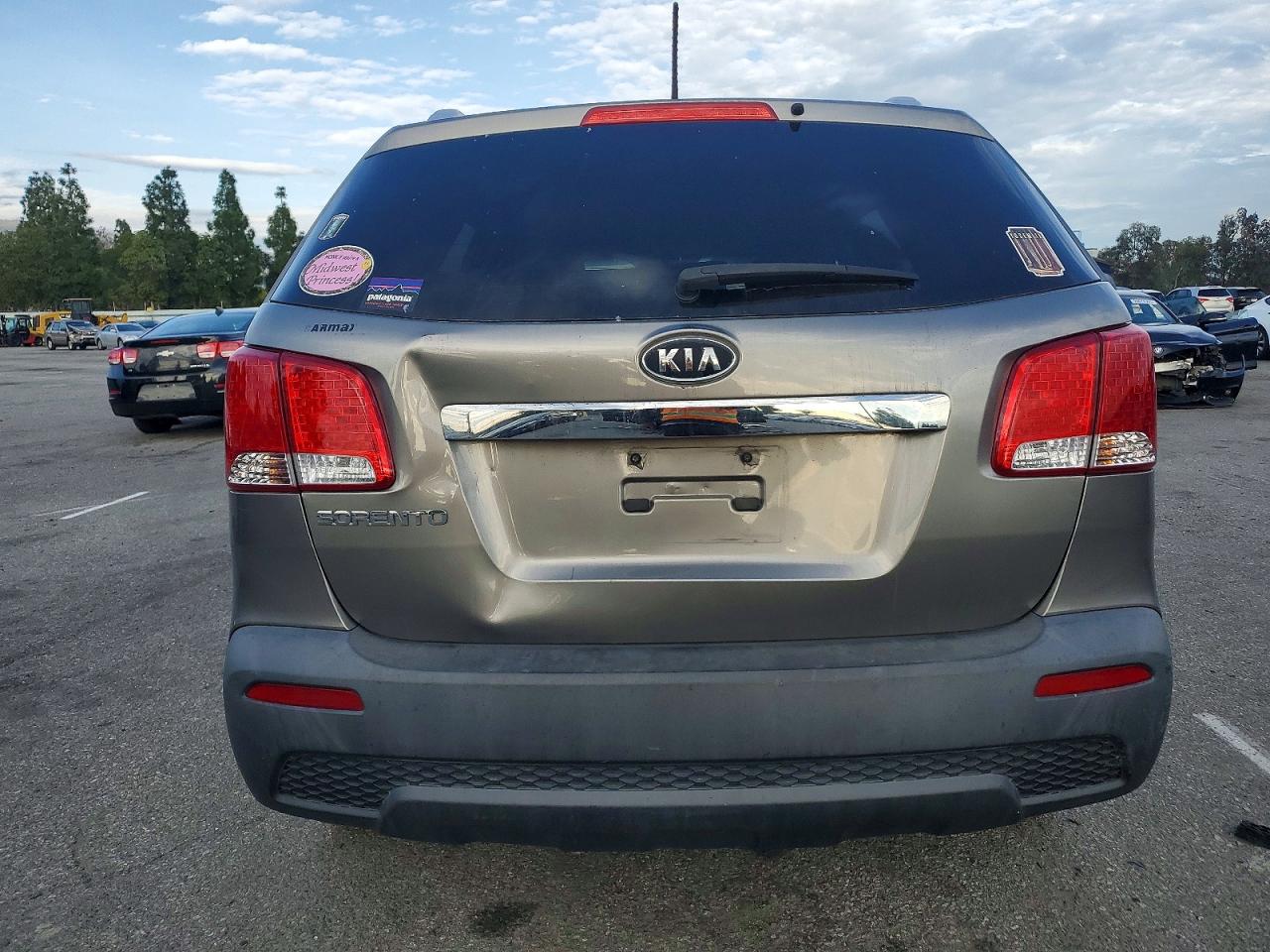 2011 KIA SORENTO BASE photo 6