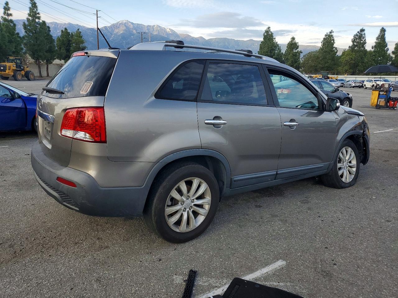2011 KIA SORENTO BASE photo 3