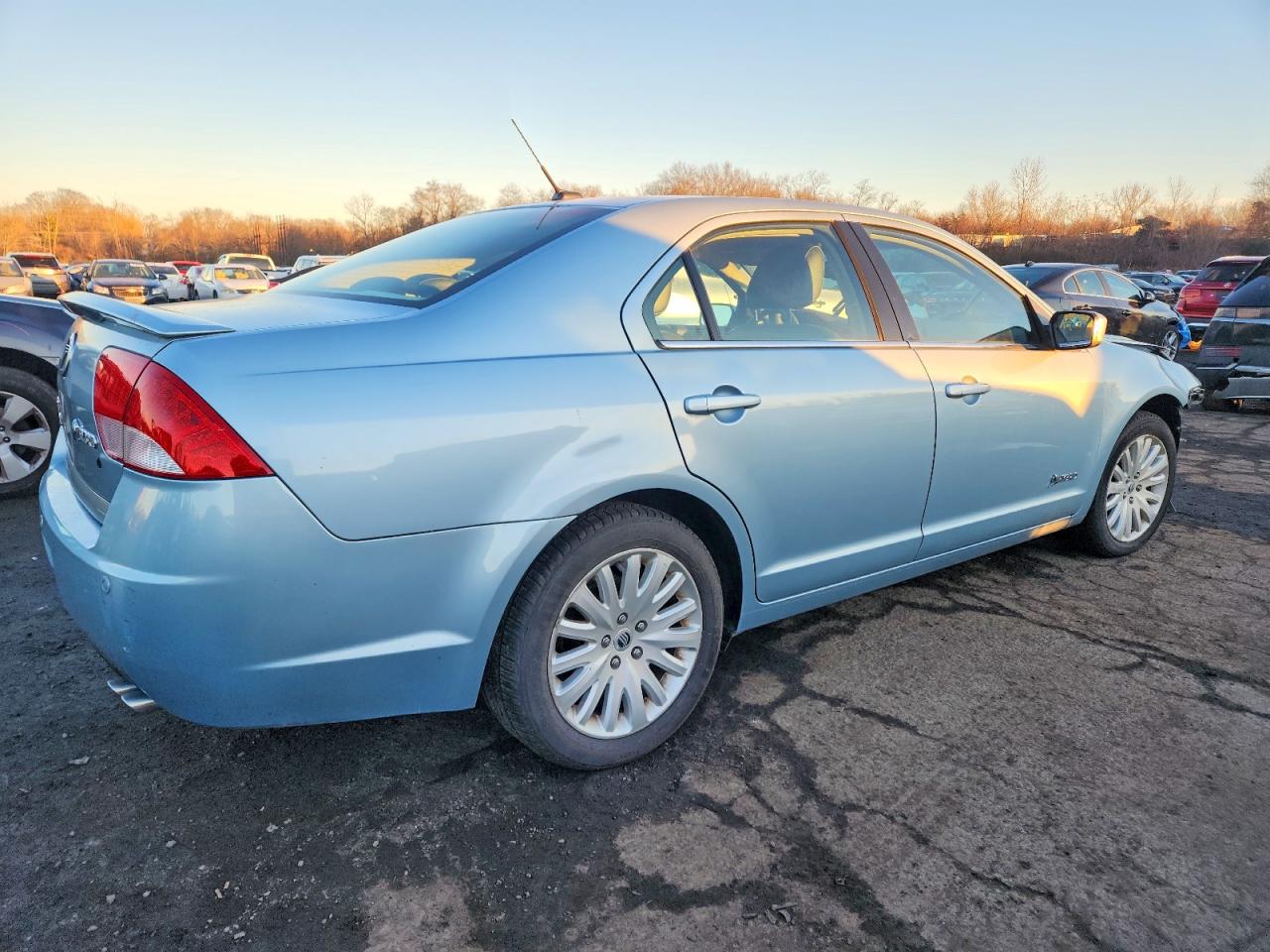 2010 MERCURY MILAN HYBRID photo 3