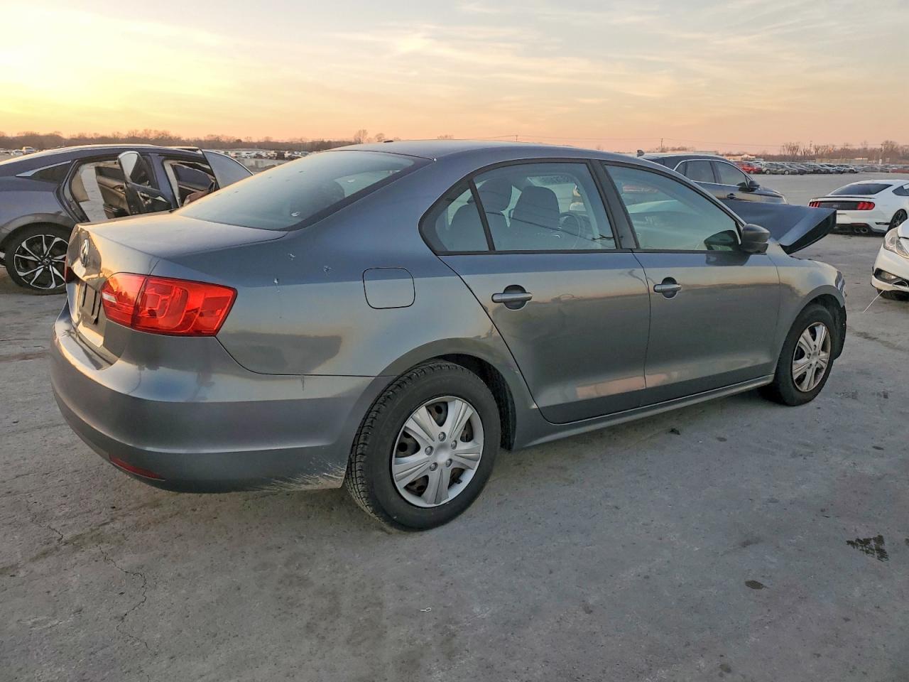 2014 VOLKSWAGEN JETTA BASE photo 3