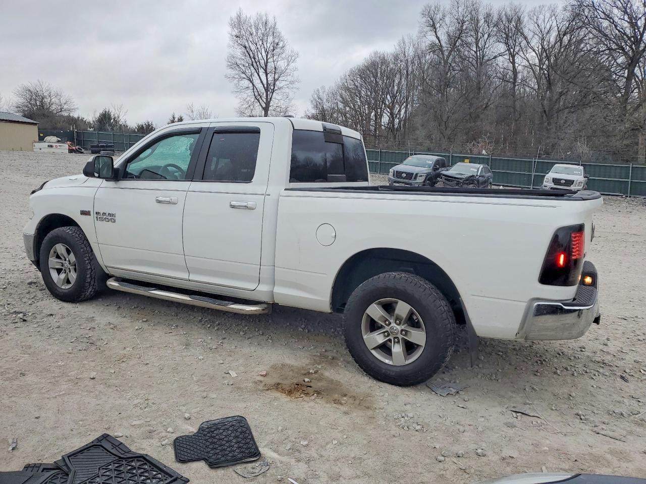 2014 RAM 1500 SLT photo 2