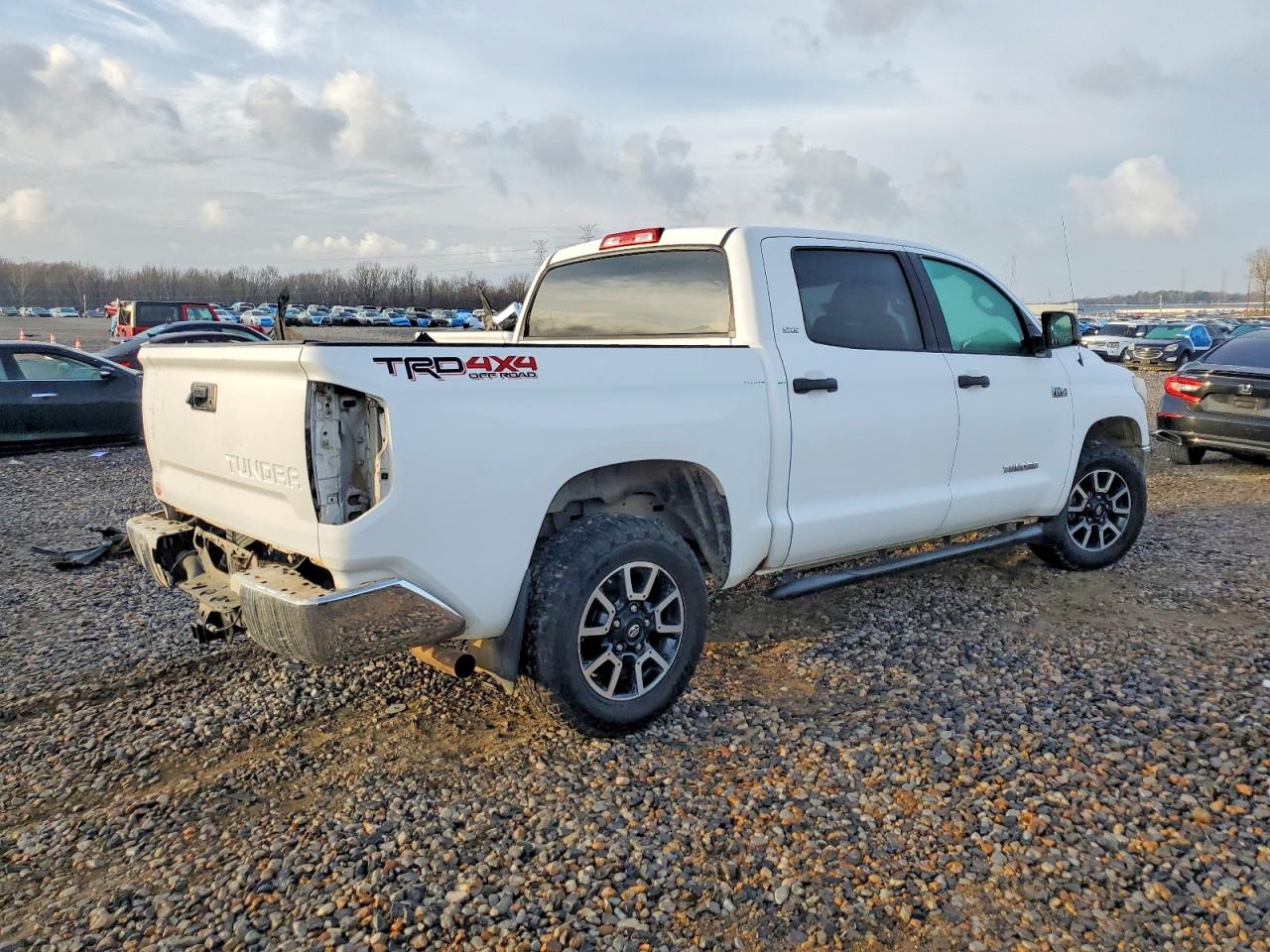 2018 TOYOTA TUNDRA CREWMAX SR5 photo 3