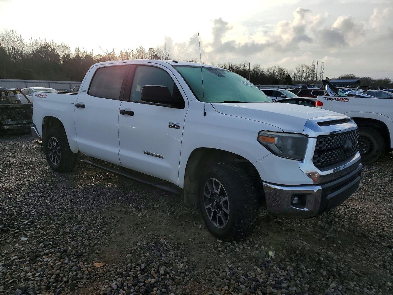 2018 TOYOTA TUNDRA CREWMAX SR5 photo 4