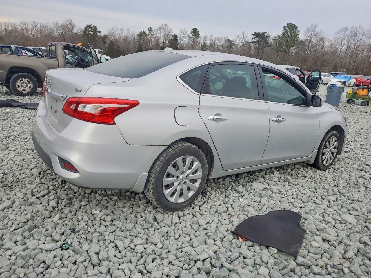 2016 NISSAN SENTRA S photo 3