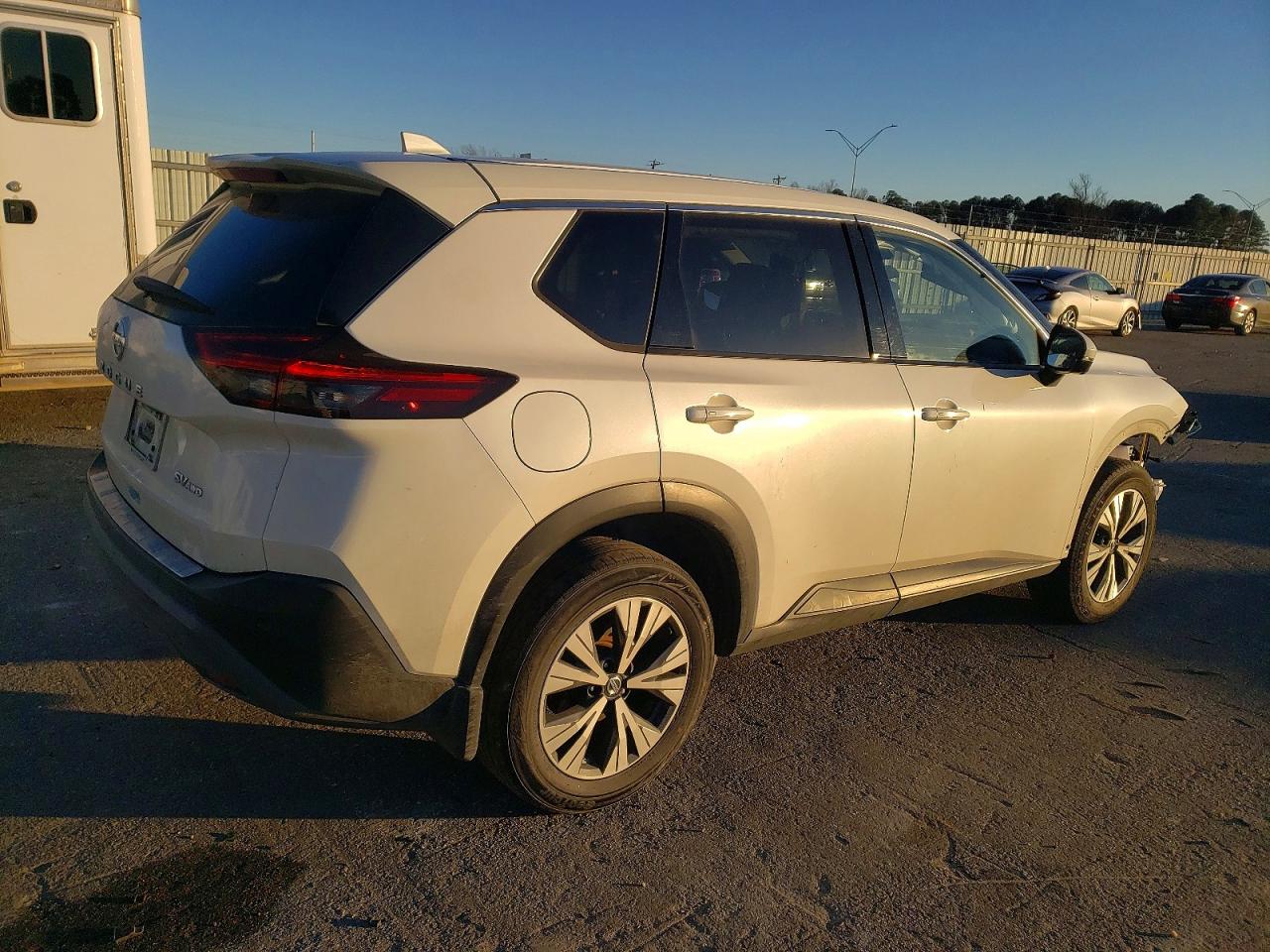2021 NISSAN ROGUE SV photo 3