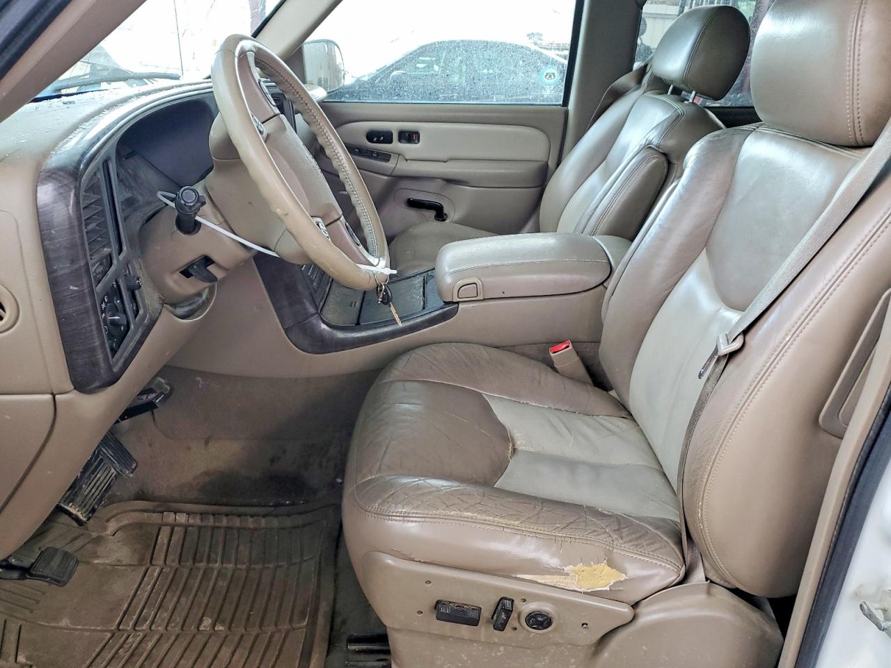 2004 GMC YUKON XL DENALI photo 13