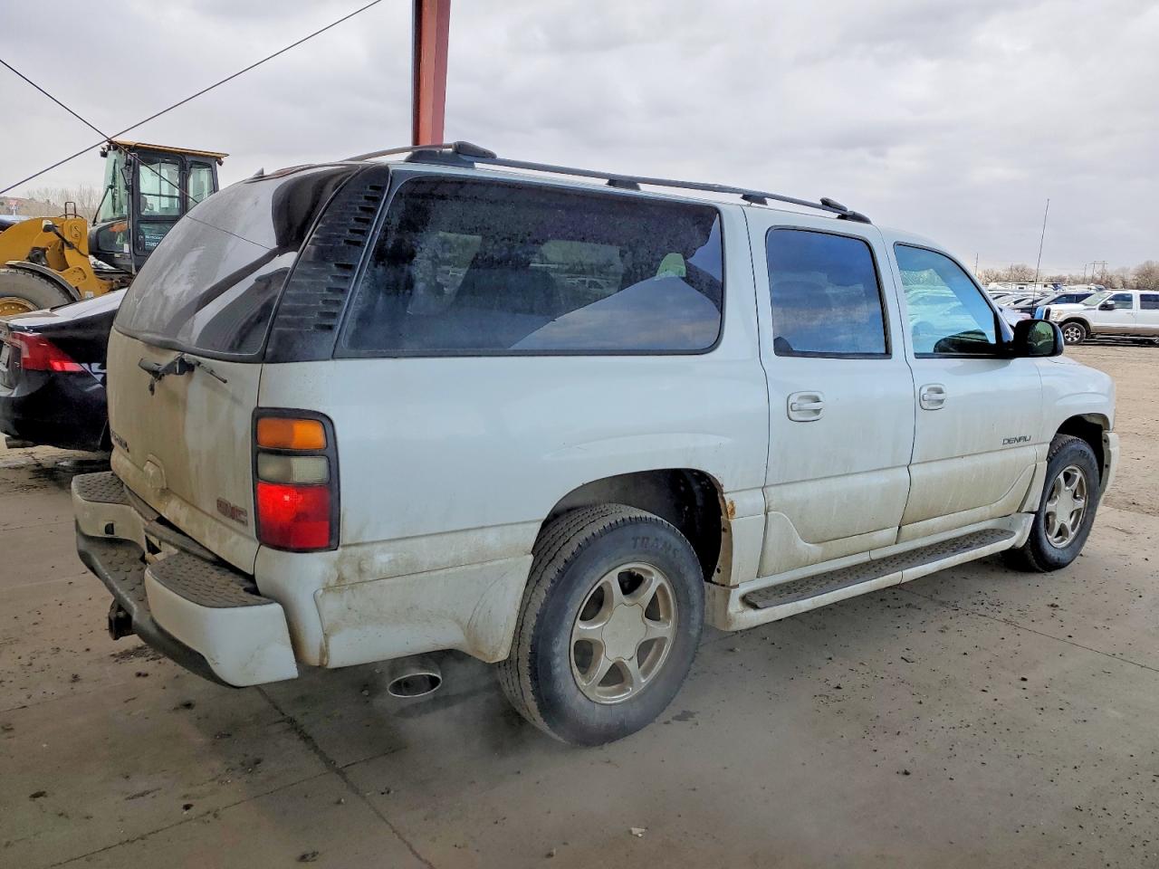 2004 GMC YUKON XL DENALI photo 5
