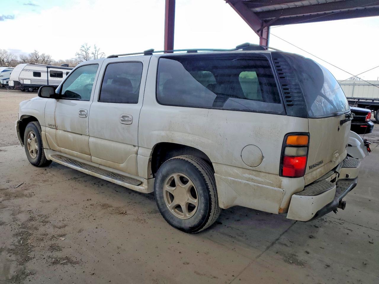 2004 GMC YUKON XL DENALI photo 3