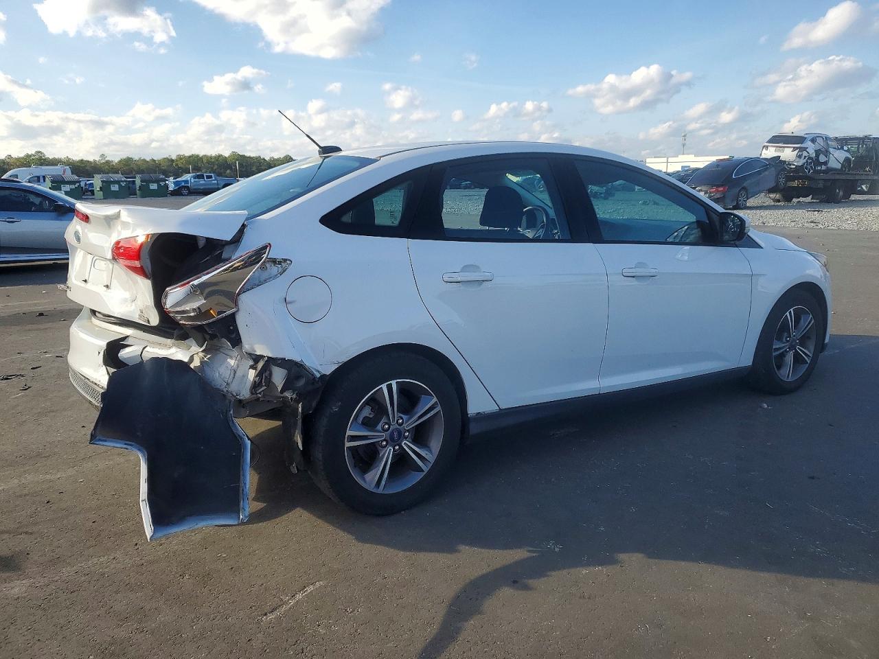 2017 FORD FOCUS SE photo 7