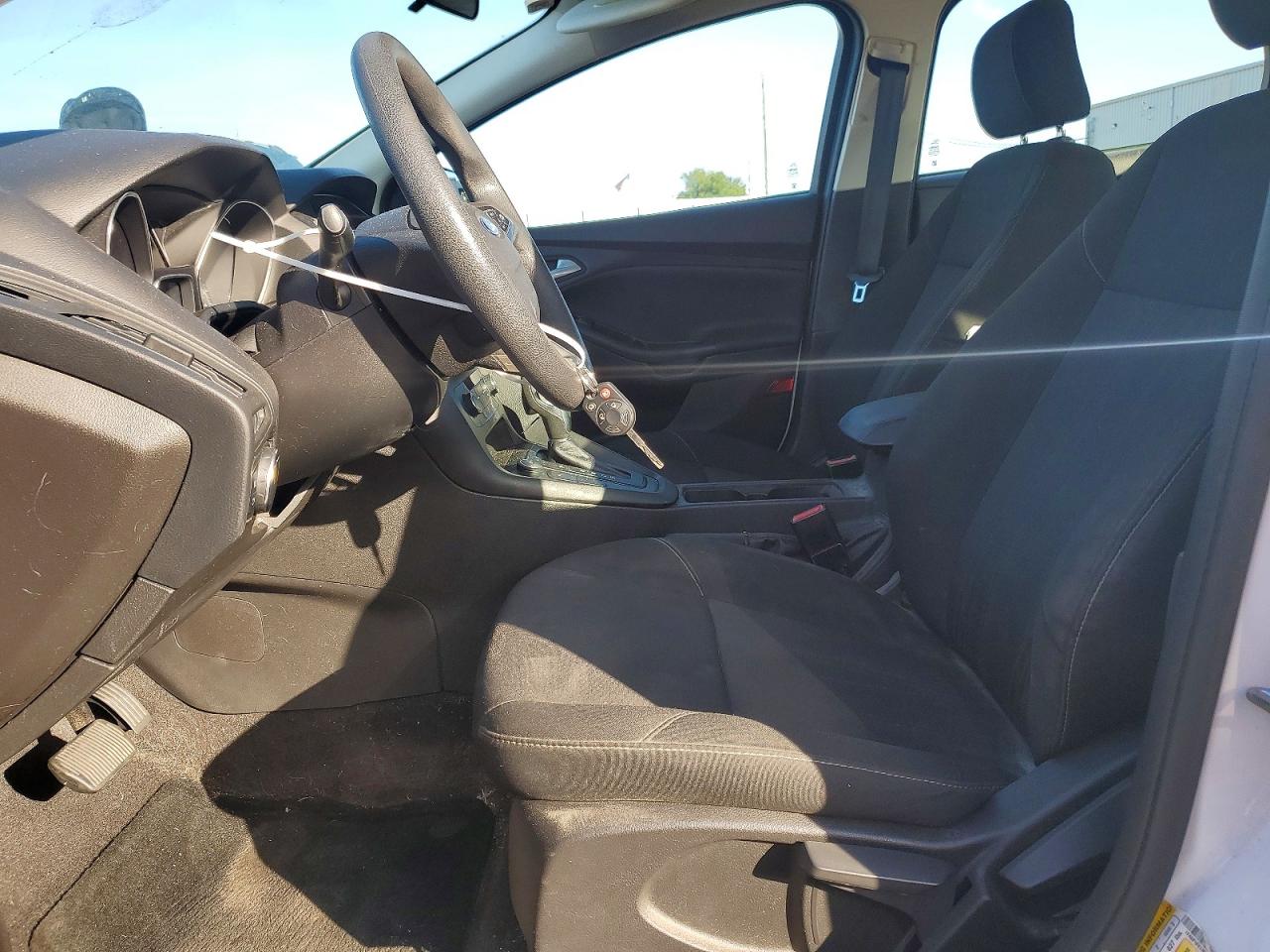 2017 FORD FOCUS SE photo 19