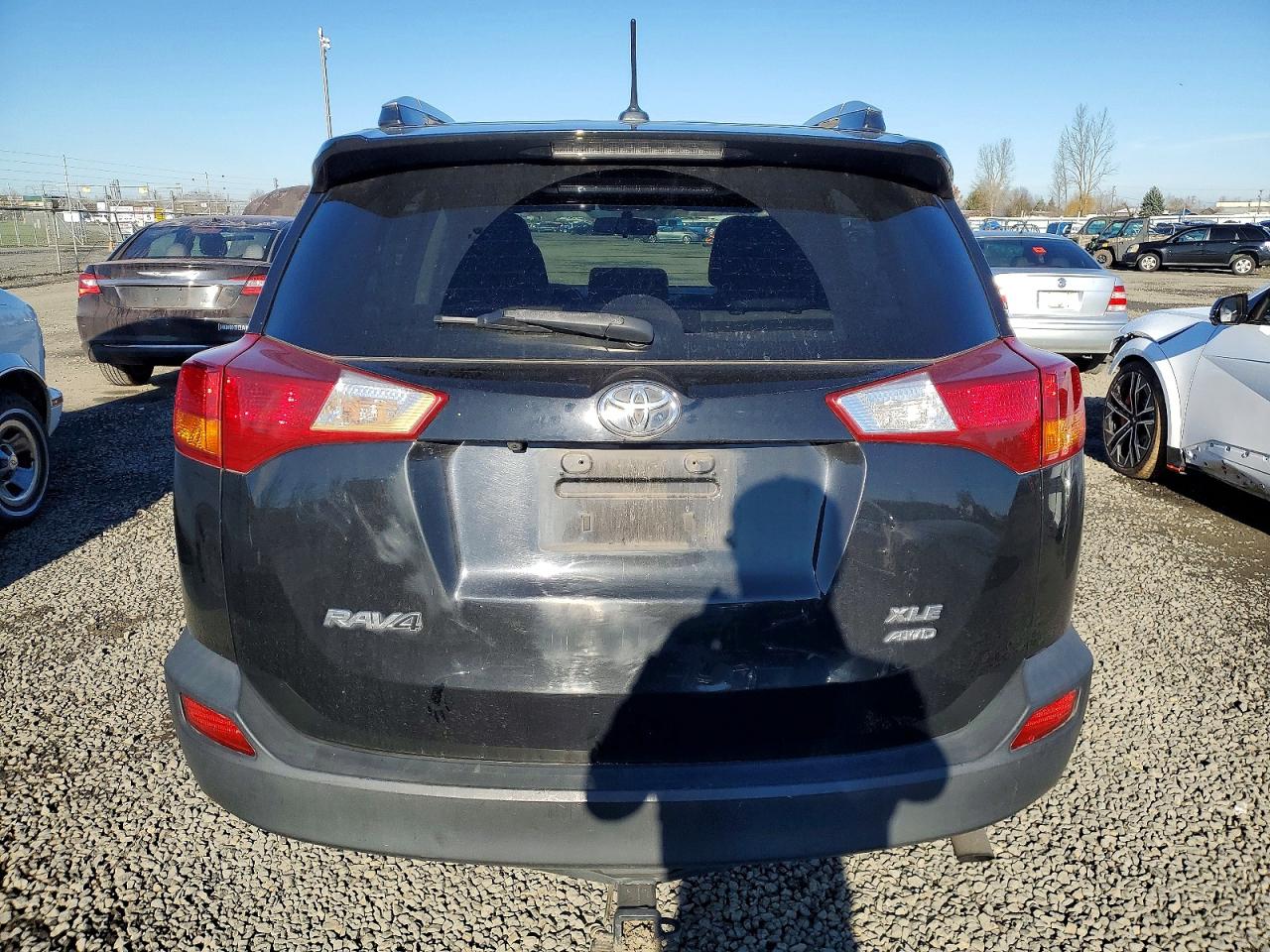 2015 TOYOTA RAV4 XLE photo 16