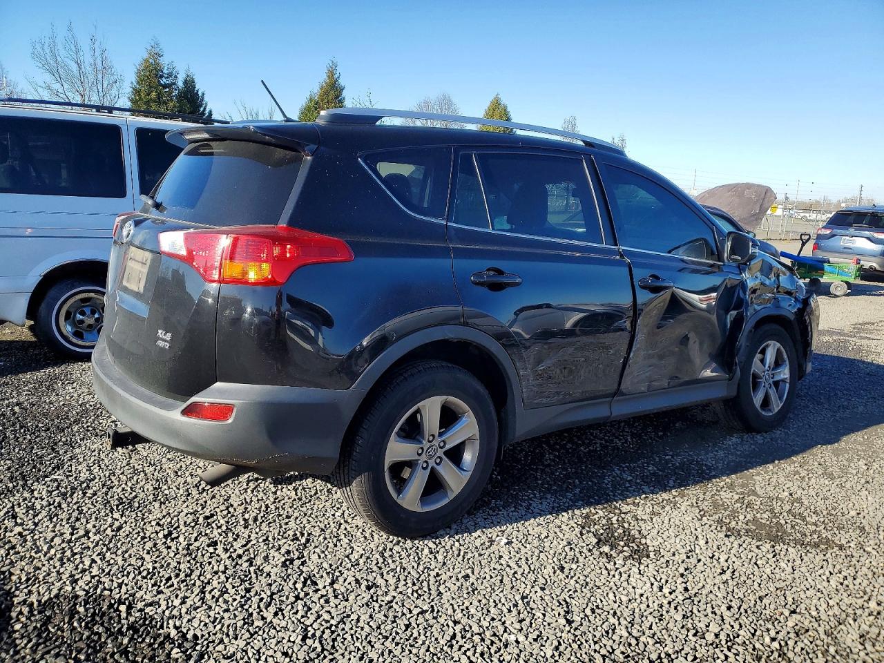 2015 TOYOTA RAV4 XLE photo 7