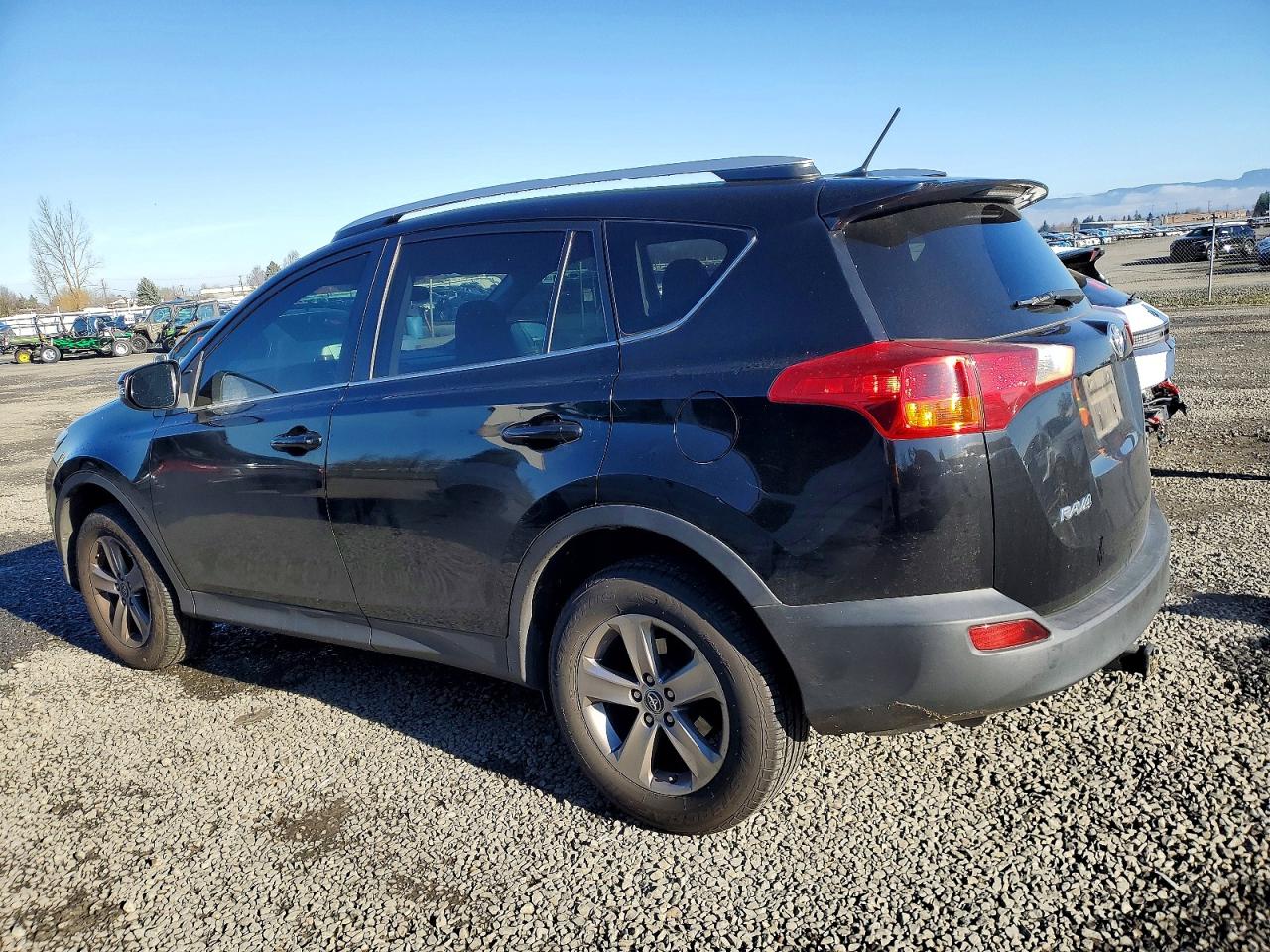 2015 TOYOTA RAV4 XLE photo 4