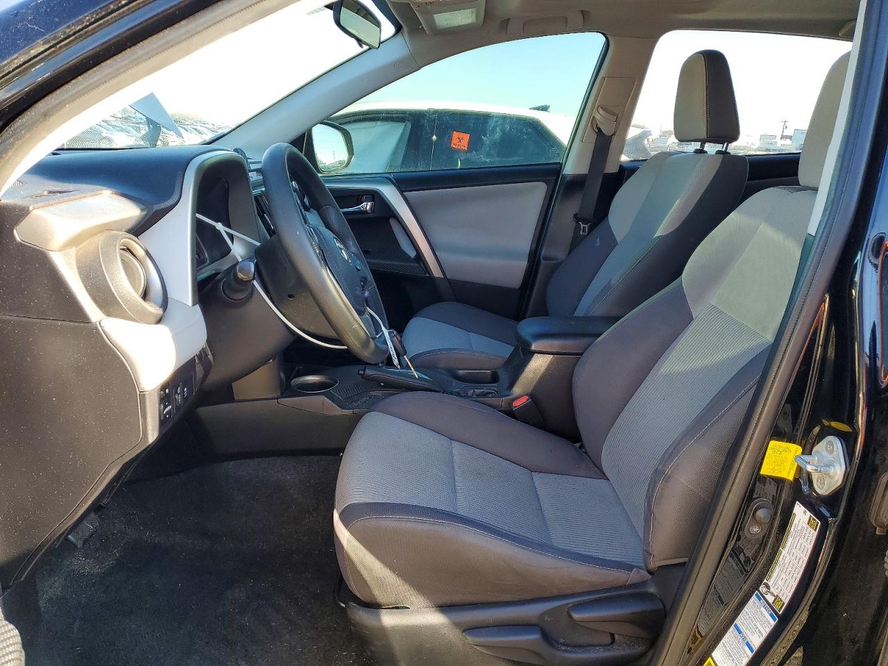 2015 TOYOTA RAV4 XLE photo 19