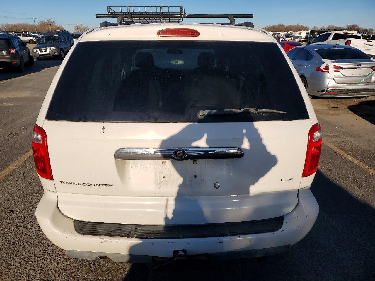 2006 CHRYSLER TOWN & COUNTRY LX photo 6