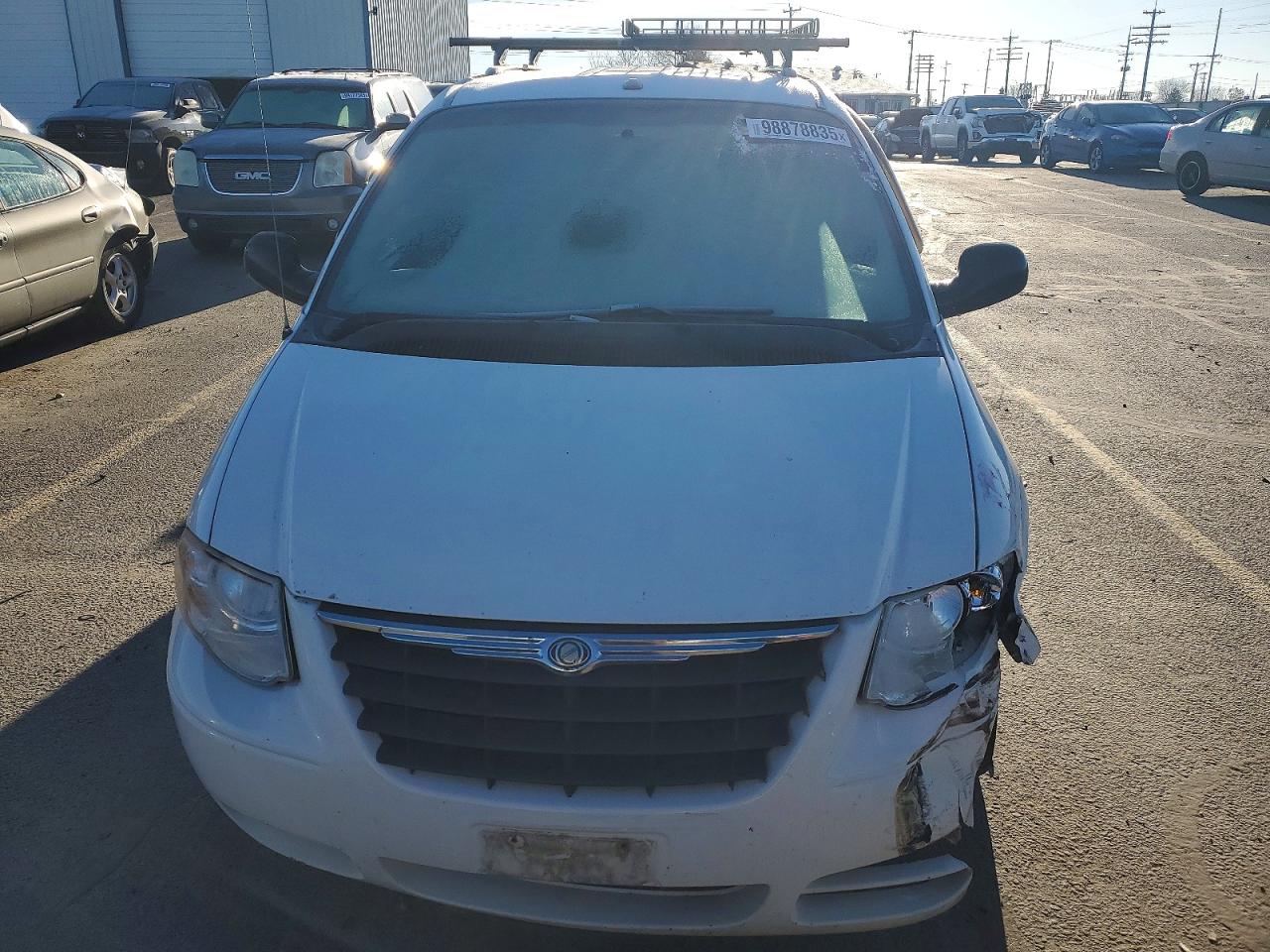 2006 CHRYSLER TOWN & COUNTRY LX photo 5