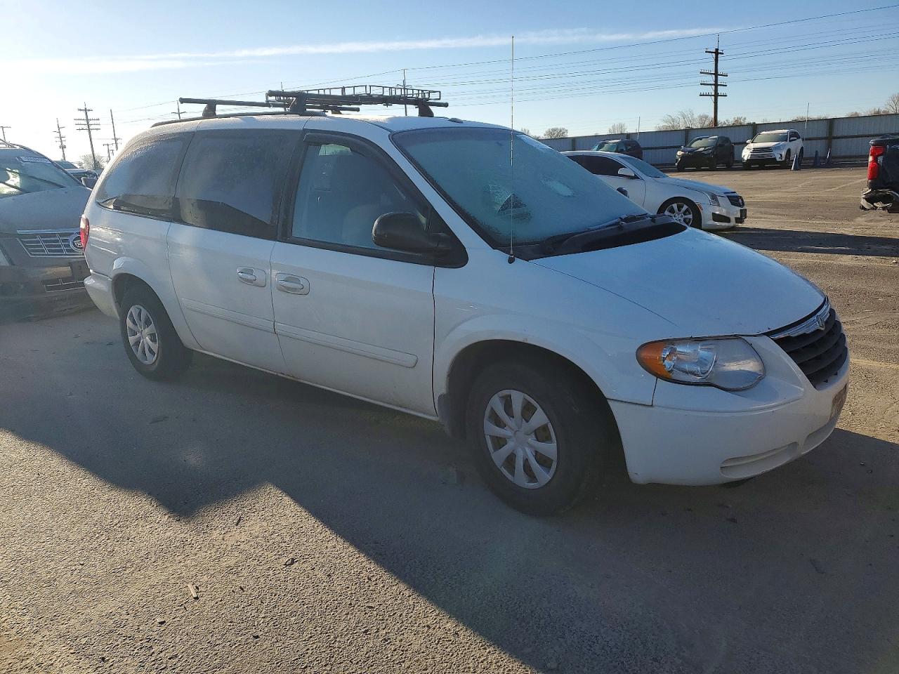 2006 CHRYSLER TOWN & COUNTRY LX photo 4