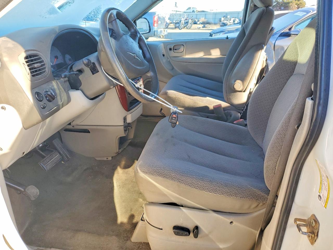 2006 CHRYSLER TOWN & COUNTRY LX photo 7