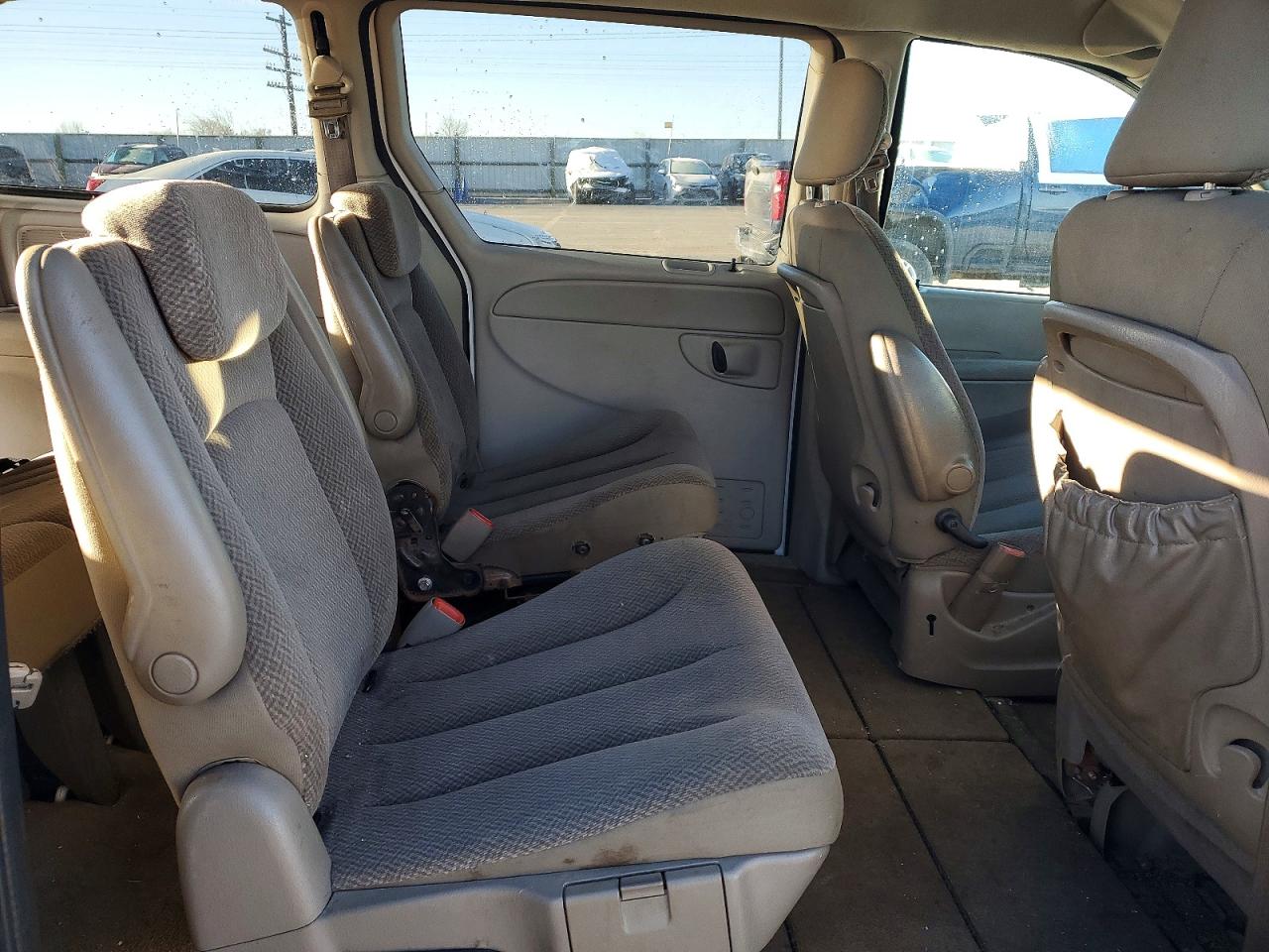 2006 CHRYSLER TOWN & COUNTRY LX photo 11