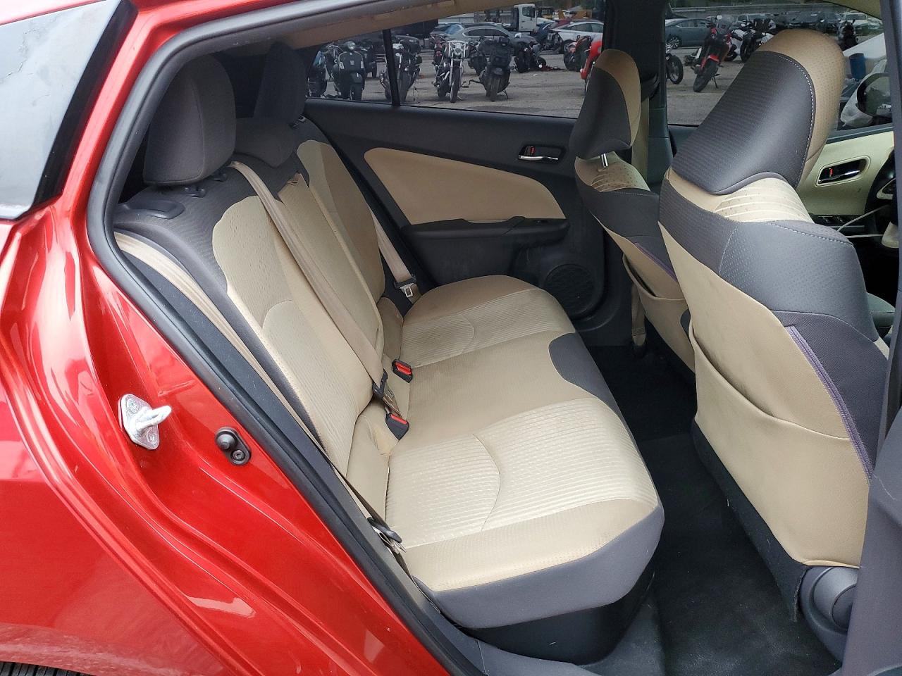 2017 TOYOTA PRIUS photo 19