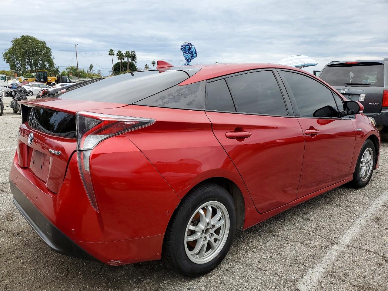 2017 TOYOTA PRIUS photo 5