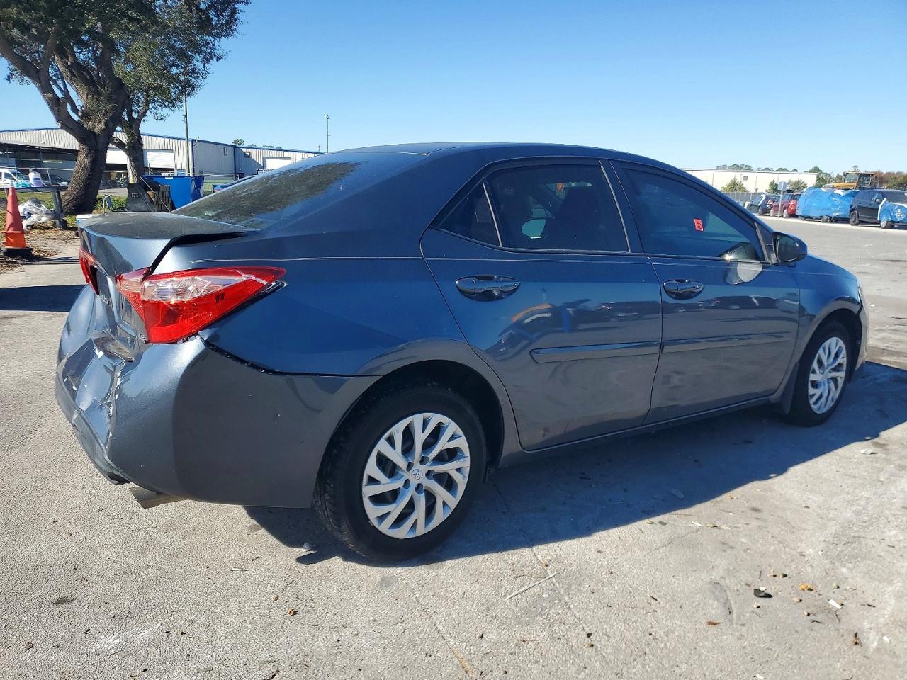 2018 TOYOTA COROLLA L photo 3