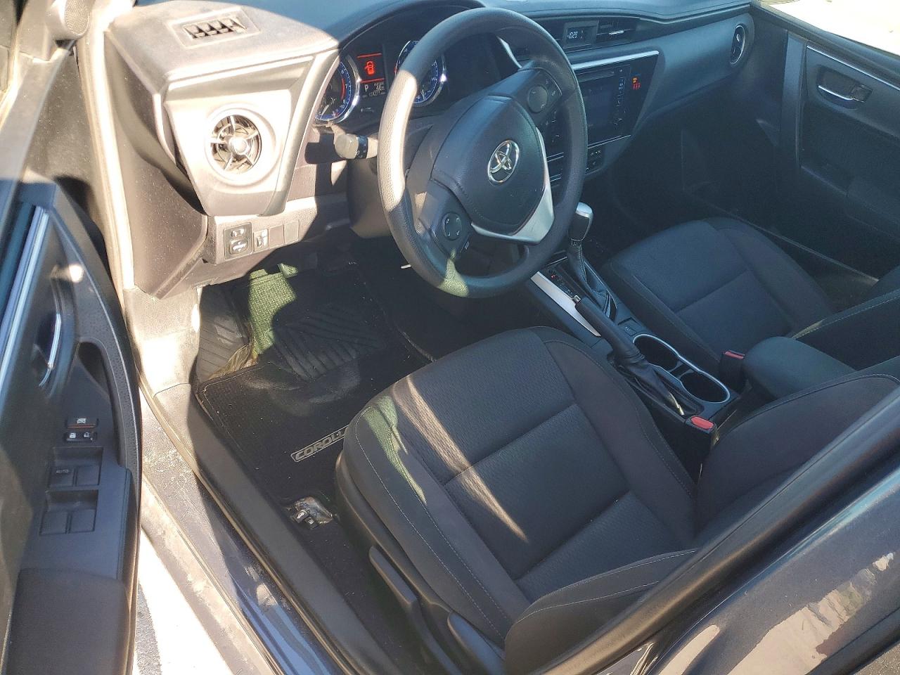 2018 TOYOTA COROLLA L photo 8