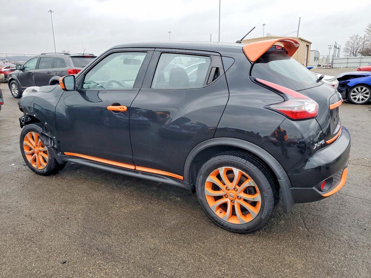 2015 NISSAN JUKE S photo 2