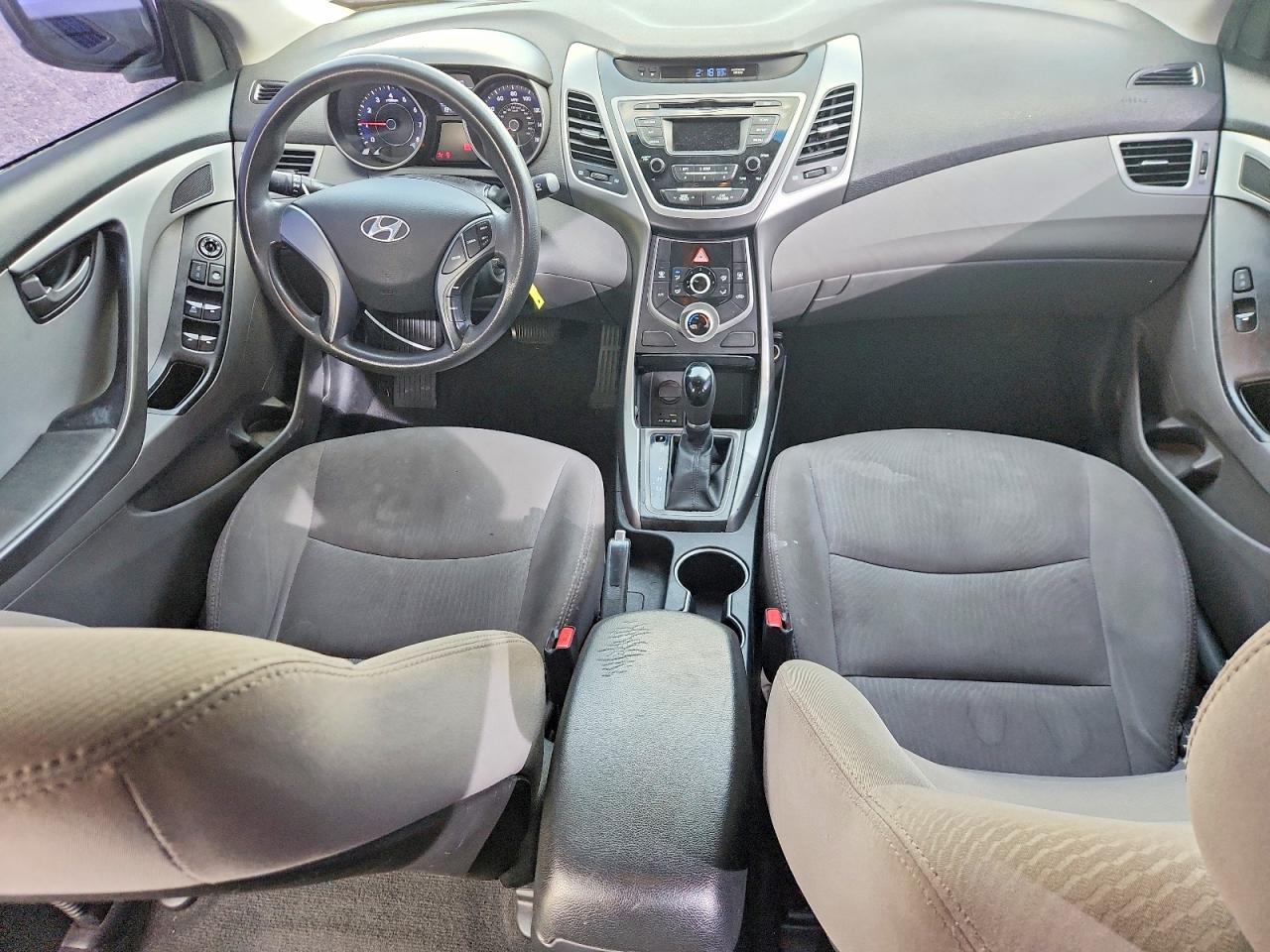2016 HYUNDAI ELANTRA SE photo 8