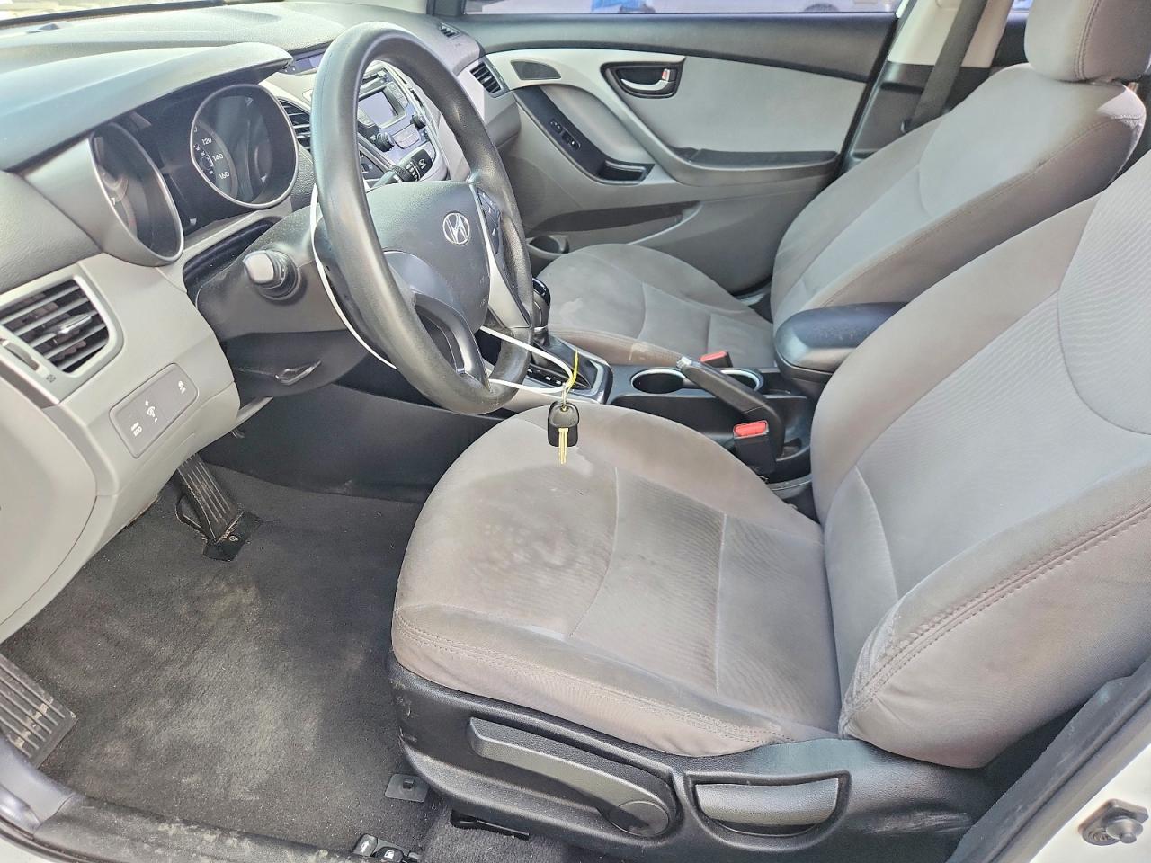 2016 HYUNDAI ELANTRA SE photo 7
