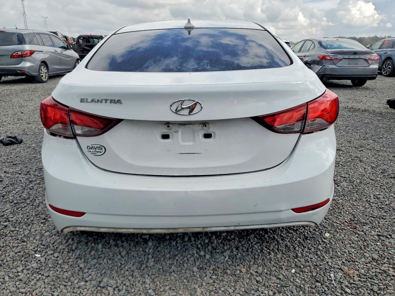 2016 HYUNDAI ELANTRA SE photo 6