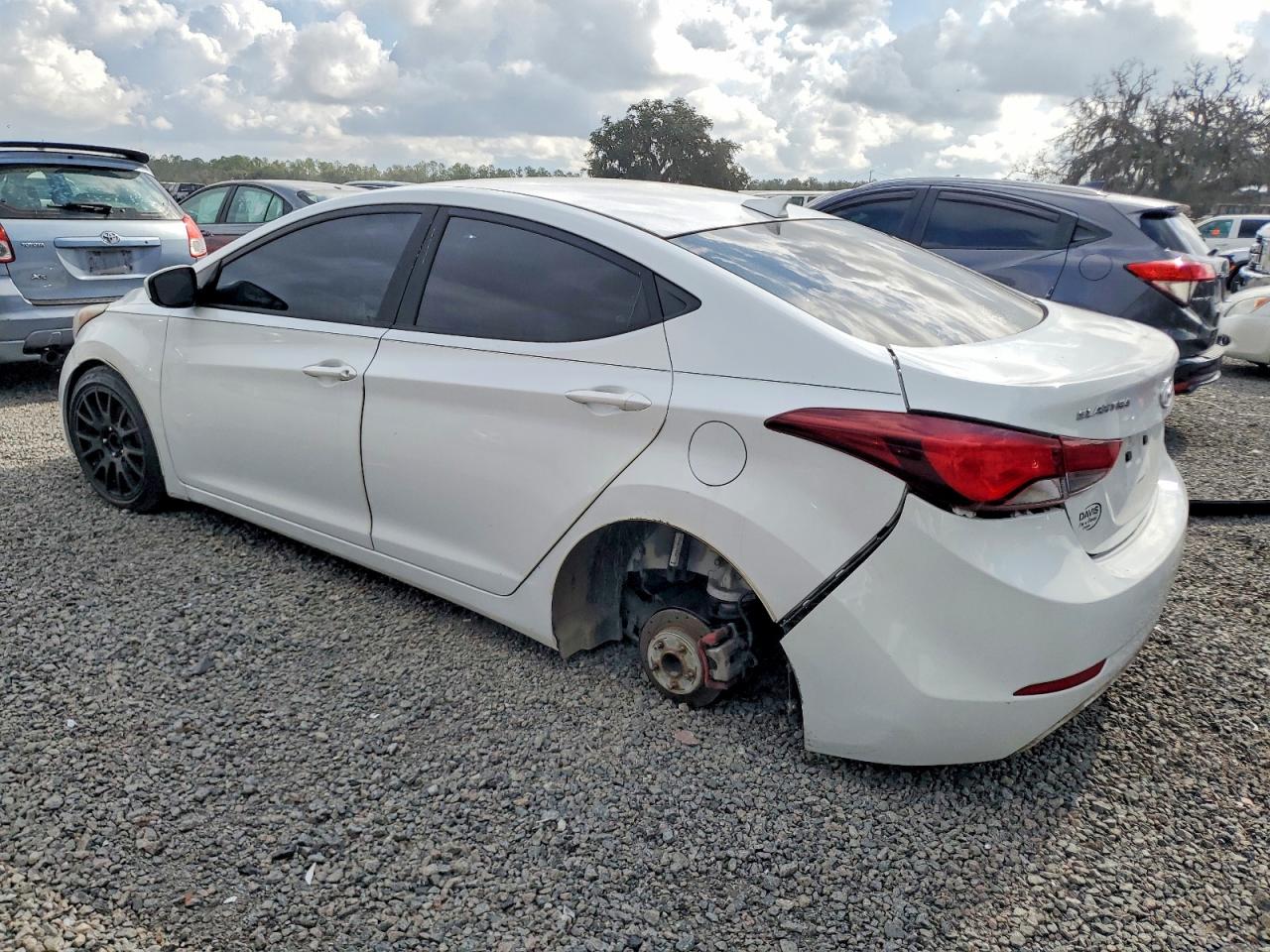 2016 HYUNDAI ELANTRA SE photo 2