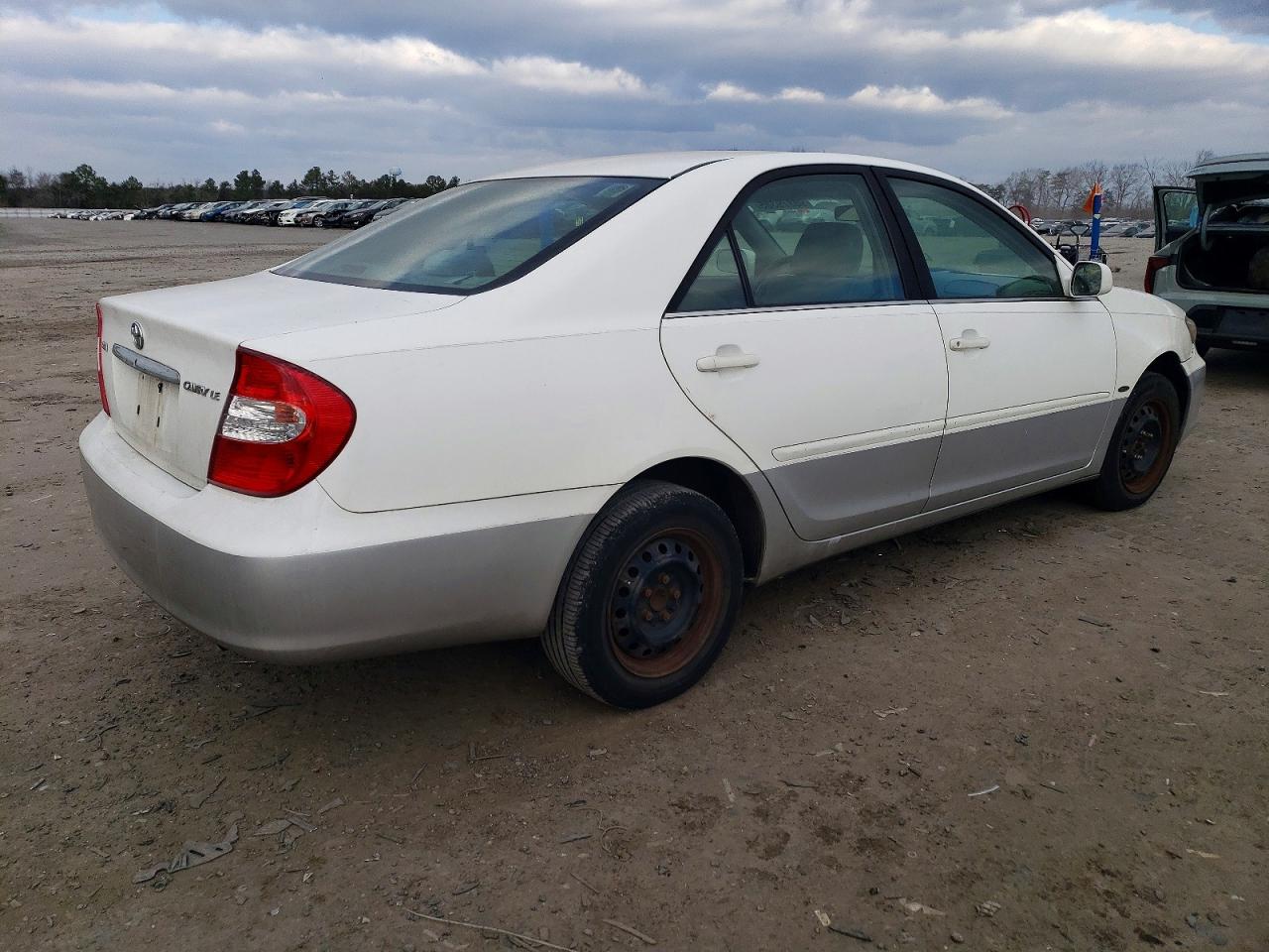 2003 TOYOTA CAMRY LE photo 3