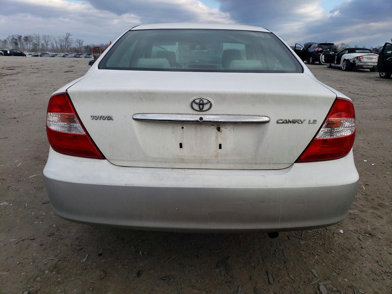 2003 TOYOTA CAMRY LE photo 6