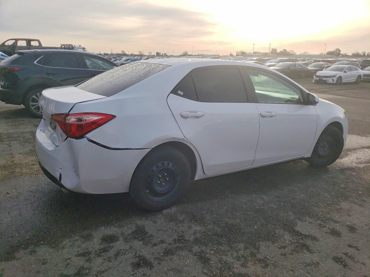 2017 TOYOTA COROLLA L photo 3