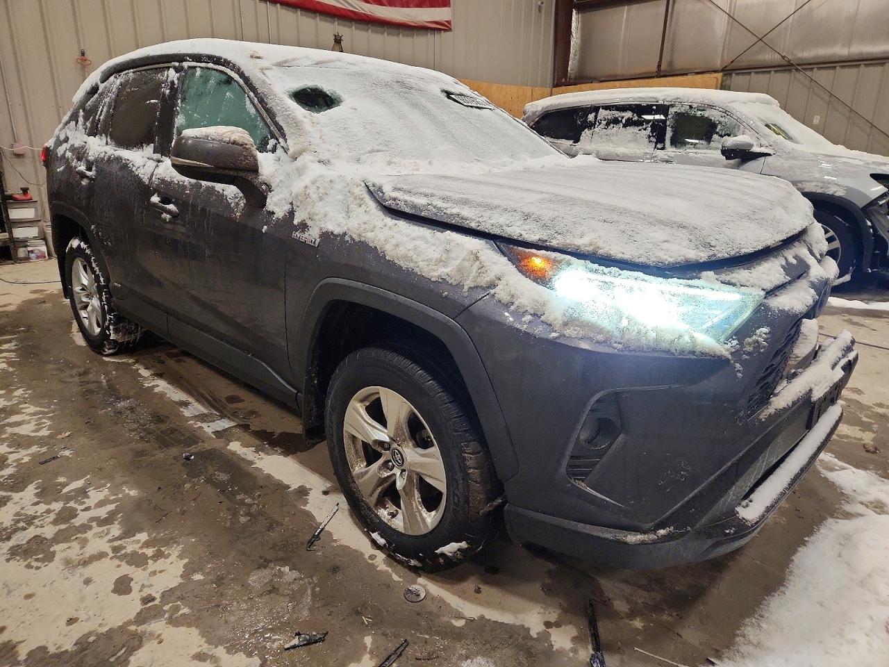 2019 TOYOTA RAV4 XLE photo 4