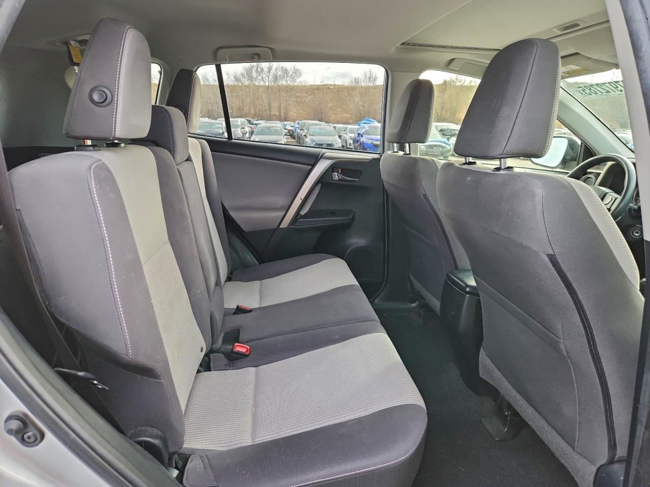 2014 TOYOTA RAV4 XLE photo 11