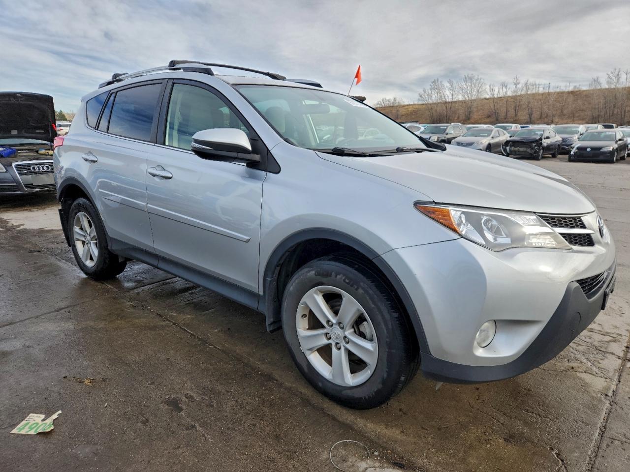 2014 TOYOTA RAV4 XLE photo 4